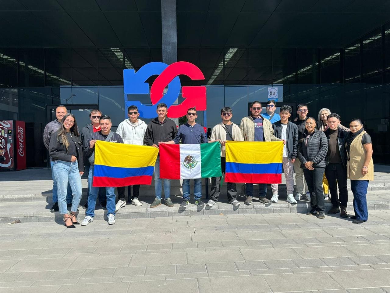 Equipo en una operación logística de ayuda humanitaria